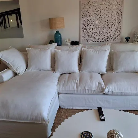 Stylish Costa Del Sol Golfer & Family Escape